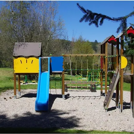 Confortable Avec Terrasse, Animaux Ok - 6 Pers. - Api-1-52-2980 Camping *